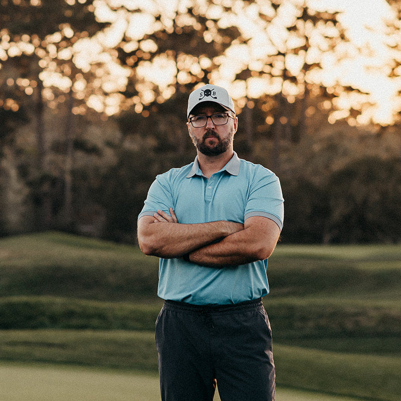 Skull & Bogeys Elemental men’s two-tone golf polo with matte gray collar and sleeve bands, front view