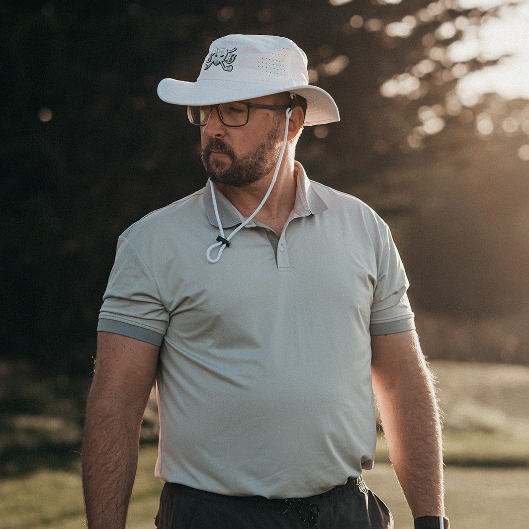 Skull & Bogeys Elemental men’s two-tone golf polo with matte gray collar and sleeve bands, front view