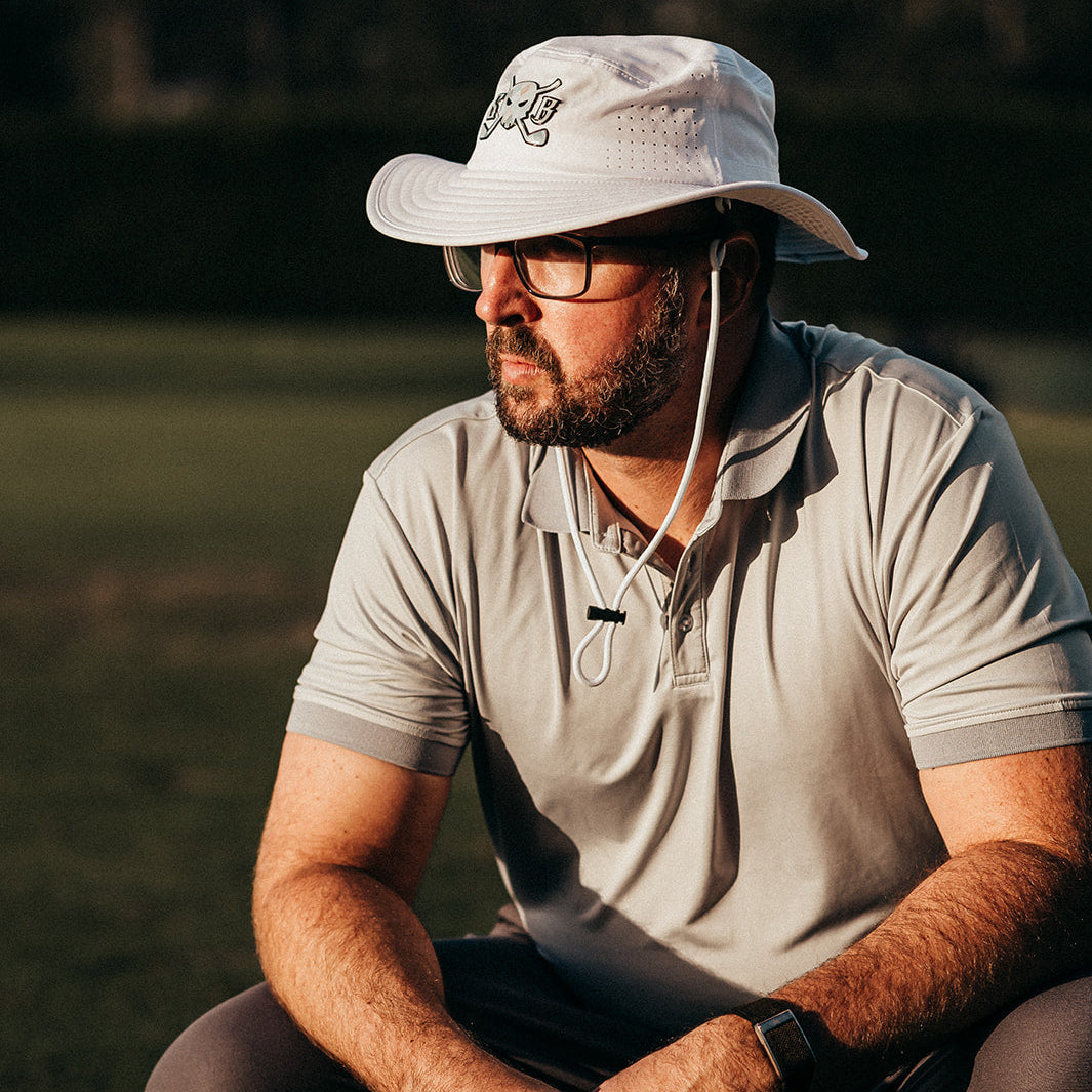 Skull & Bogeys Elemental men’s two-tone golf polo with matte gray collar and sleeve bands, front view